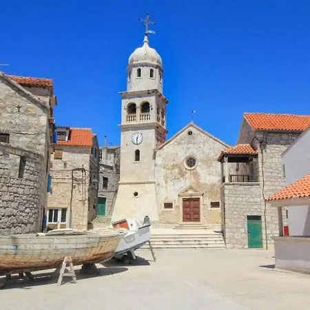 Little Beachouse Prvic Island בית נופש *