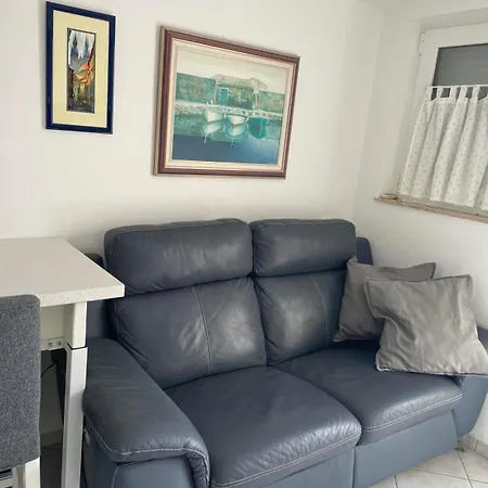 Little Beachouse Prvic Island Prázdninový dům *