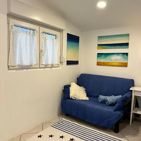 Little Beachouse Prvic Island * 프르비치 세푸리네