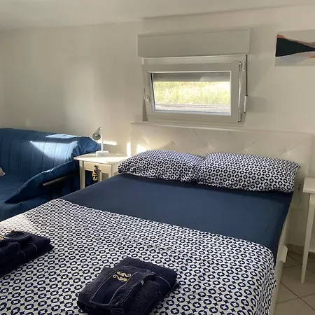 Little Beachouse Prvic Island Prázdninový dům *