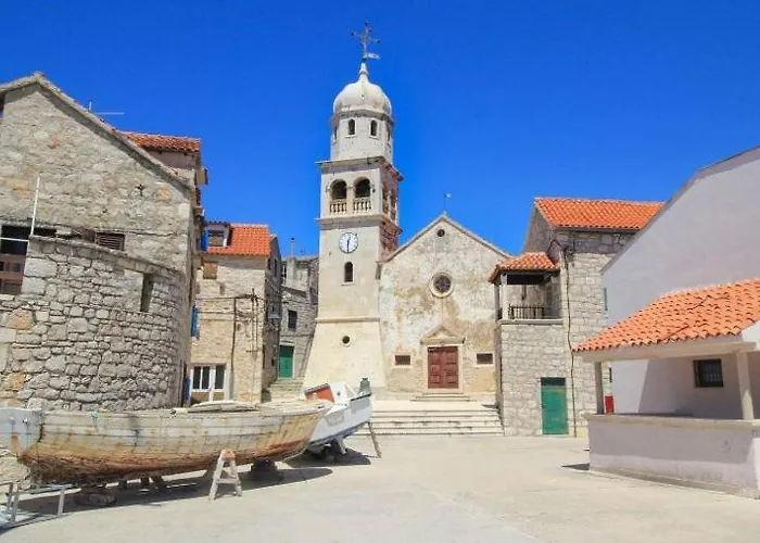 Little Beachouse Prvic Island בית נופש *