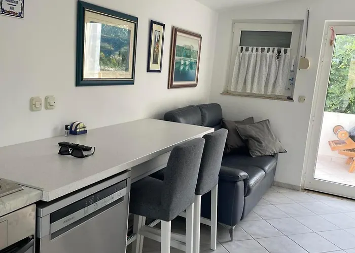 בית נופש Little Beachouse Prvic Island *