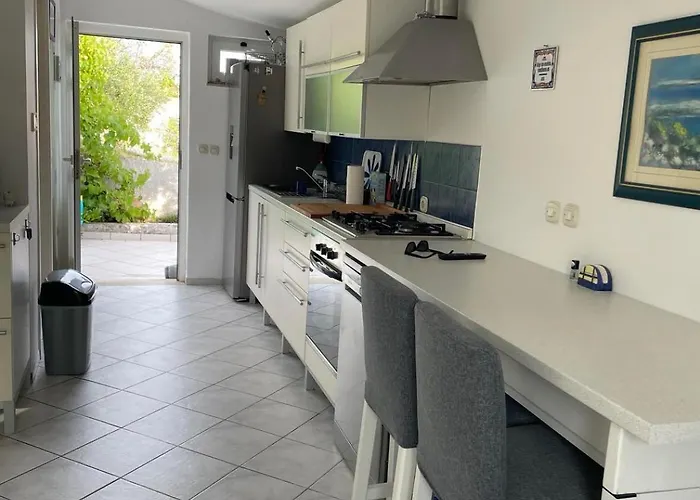 בית נופש Little Beachouse Prvic Island *