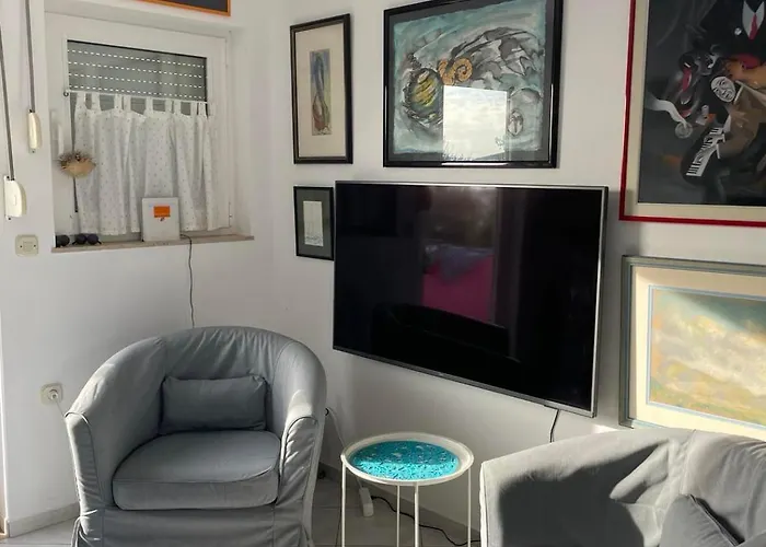 Little Beachouse Prvic Island בית נופש