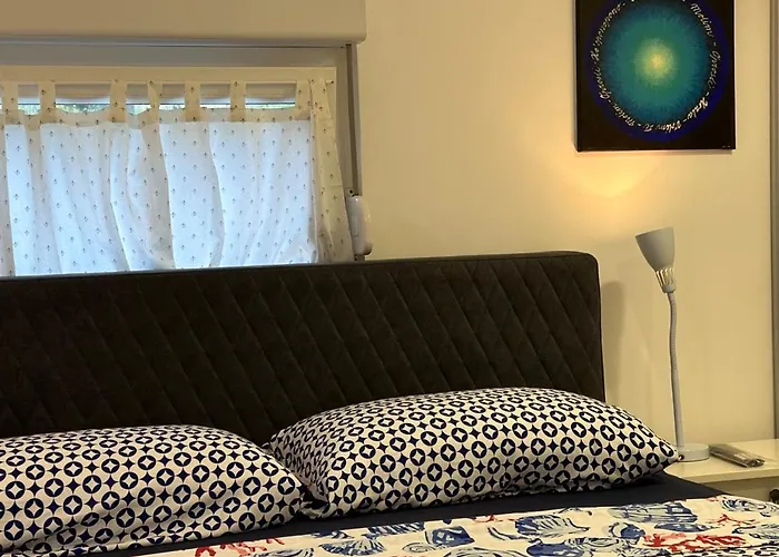 Little Beachouse Prvic Island בית נופש