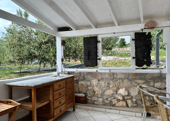 Little Beachouse Prvic Island *