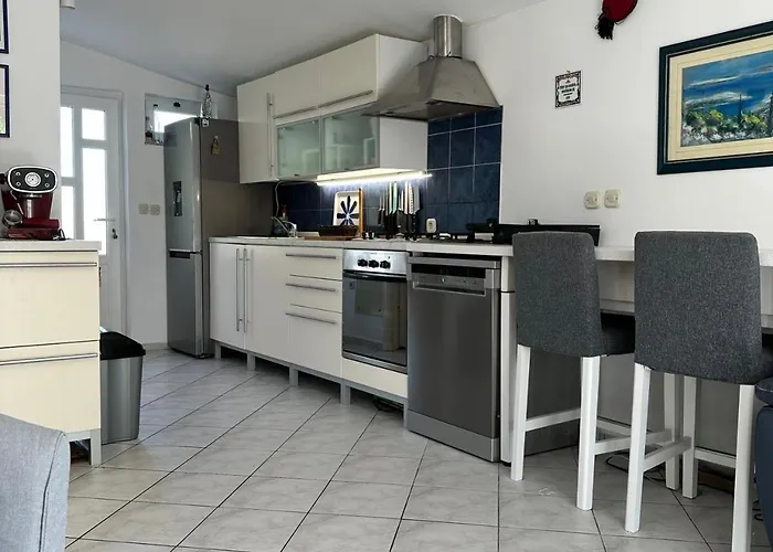 Little Beachouse Prvic Island פרוויץ' שפורינה